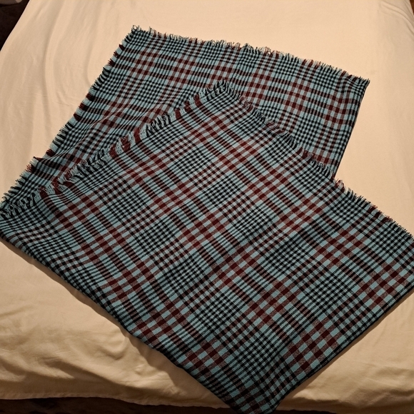 Lands' End women's plaid large square fringed scarf or shawl - Picture 1 of 6